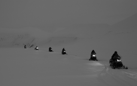 Svalbard_scott_turnerbreen_snowmobiles