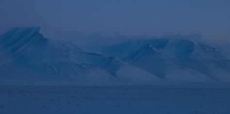 Svalbard_sea_ice_mountains