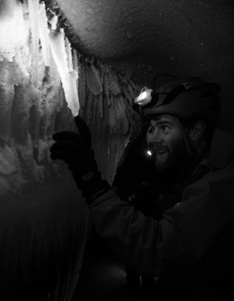 Svalbard_Larsbreen_caves_part_1_Tom_icicle_light