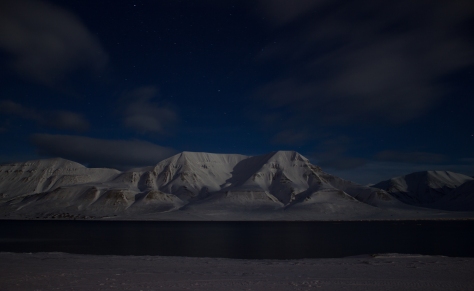 Svalbard_March7_nightshots_mountains_sea