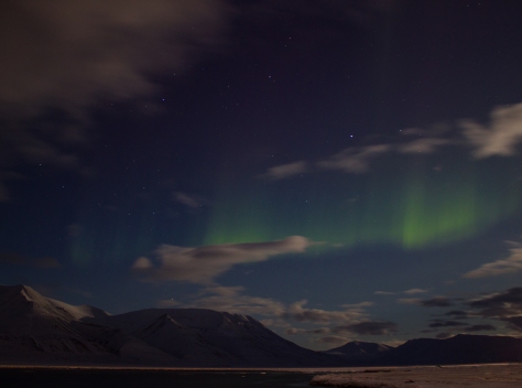 Svalbard_March7_nightshots_mountains_sea_Aurora